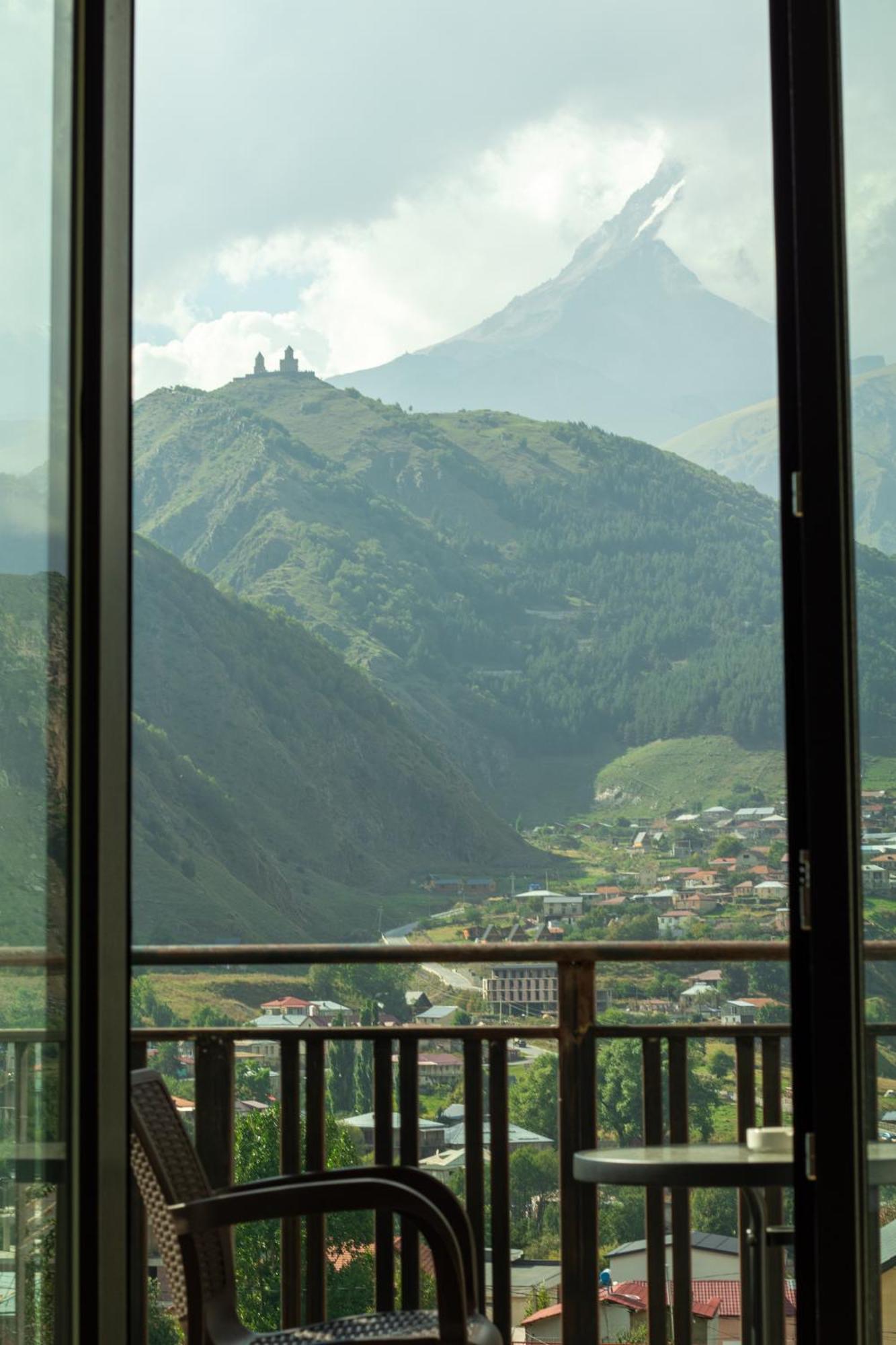 Hotel Aronia Kazbegi Exterior foto