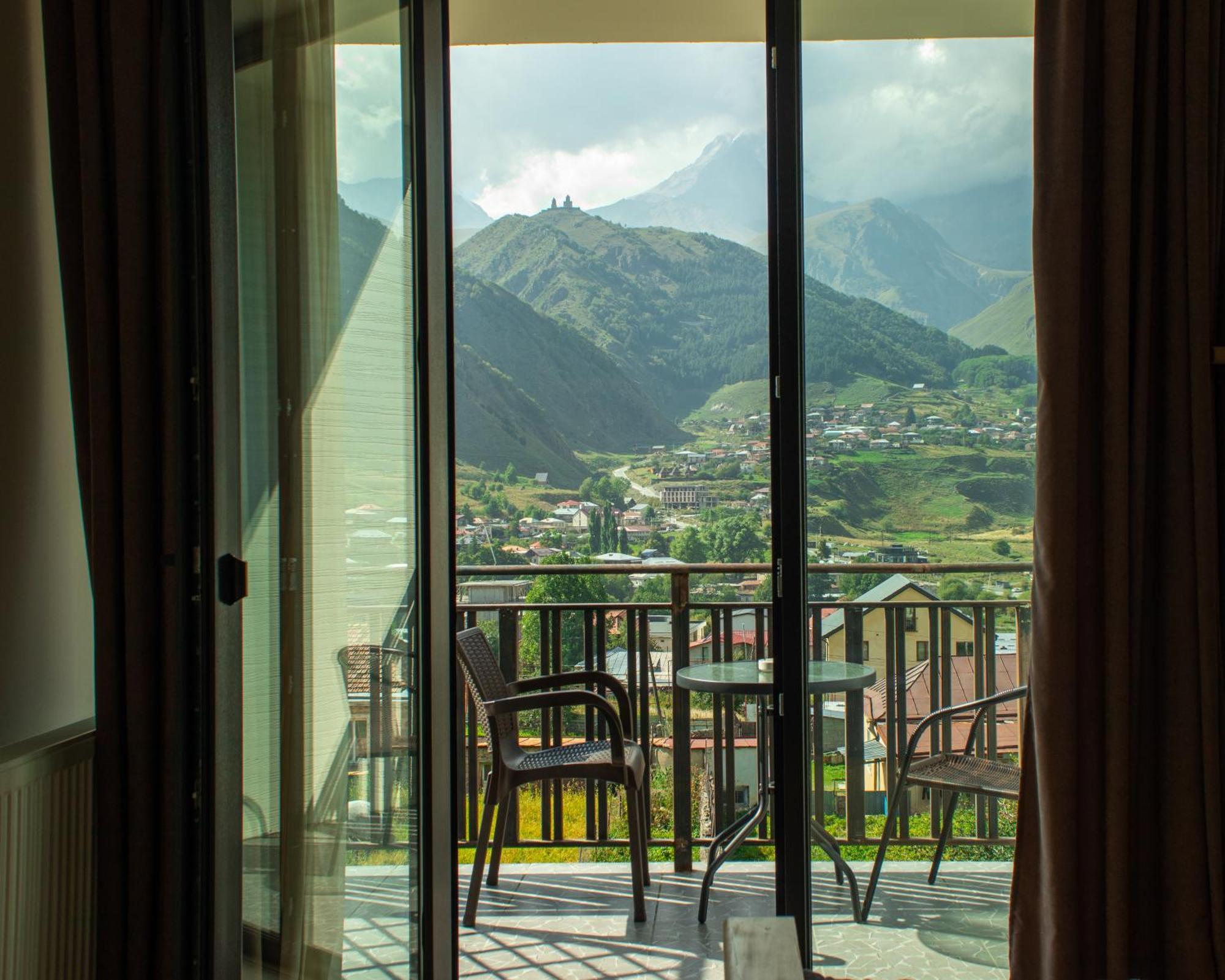 Hotel Aronia Kazbegi Exterior foto